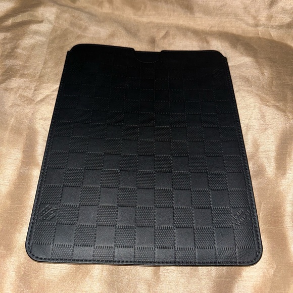 Louis Vuitton iPad Sleeve - Picture 8 of 11